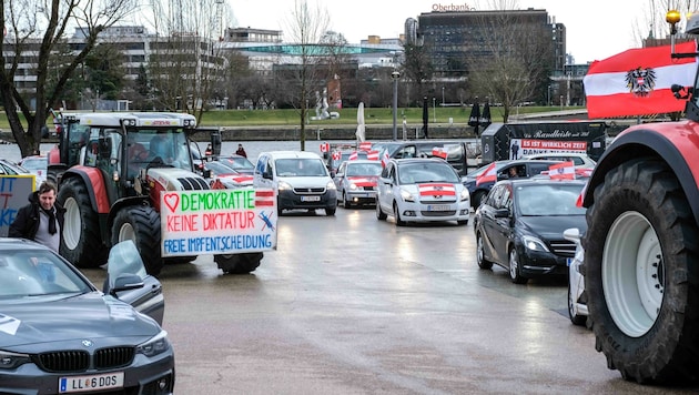 Am Urfahraner Marktgelände trafen sich die Corona-Gegner. (Bild: Einöder Horst)