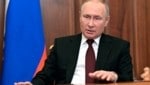 In einer TV-Ansprache warf Putin der Ukraine unter anderem vor, das Land würde eigene Atombomben bauen wollen und hätte Massenverbrechen am russischstämmigen Volk in der Ostukraine verübt. (Bild: AP)
