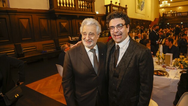 Rolando Villazón mit Opernstar Plácido Domingo. (Bild: Tschepp Markus)