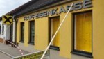 Die Bank in Alberndorf wurde nun verbarrikadiert! (Bild: Manuela Schörg-Rucka)