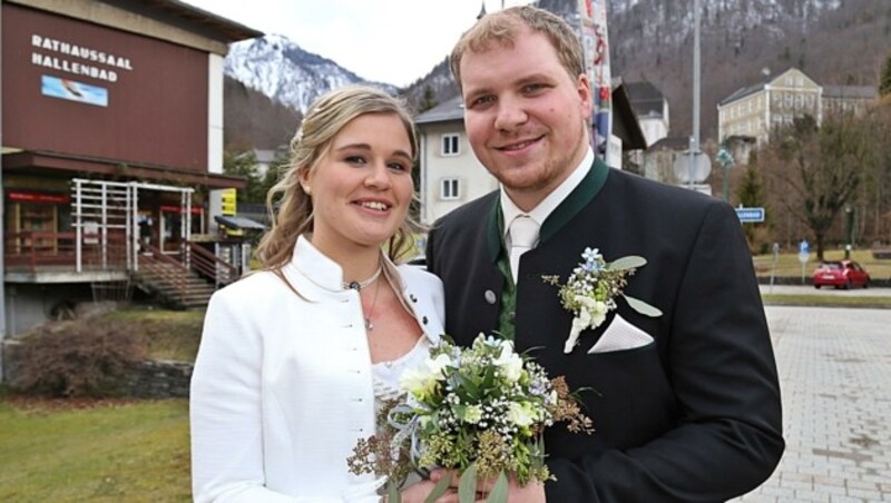 Lisa und Dominik Unterberger nützten das markante Datum und schlossen in Ebensee den Bund fürs Leben. (Bild: Hörmandinger Reinhard)