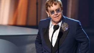 Elton John kann nach einer „schweren Augeninfektion“ auf einem Auge nur noch eingeschränkt sehen.  (Bild: 2021 iHeartMedia/AFP)