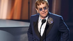 Elton John kann nach einer „schweren Augeninfektion“ auf einem Auge nur noch eingeschränkt sehen.  (Bild: 2021 iHeartMedia/AFP)