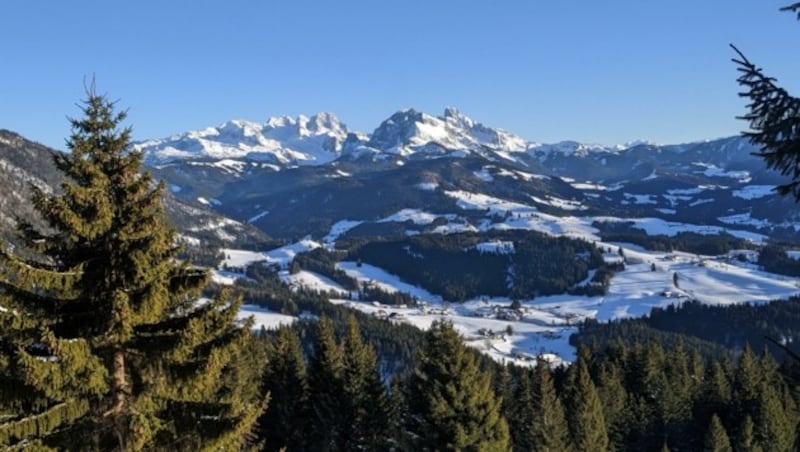  Elisabeth Schnitzhofer genoss den herrlichen Blick auf Dachstein & Bischofsmütze. (Bild: Elisabeth Schnitzhofer)