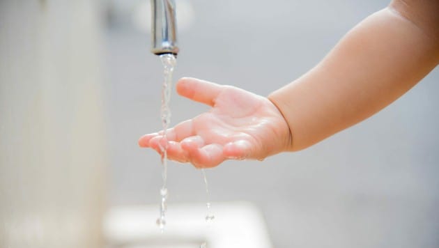 Die Trockenheit der letzten Wochen stellt Wasserversorger vor Herausforderungen. (Bild: stock.adobe.com)