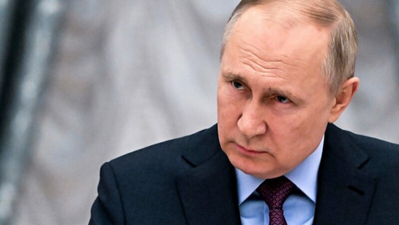 Putin rückt weiterhin keinen Millimeter von seinen Forderungen ab. (Bild: AP)