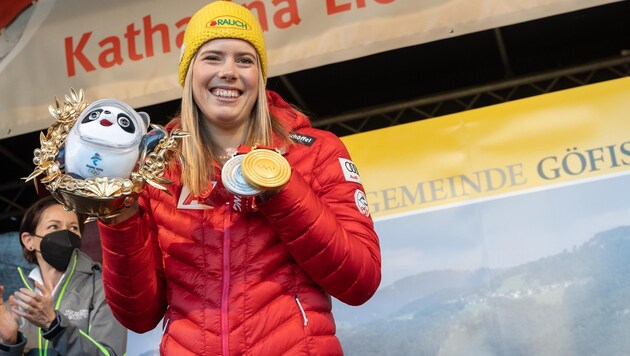 Katharina Liensberger ist heute in ihrer Heimatgemeinde Göfis in ganz besonderer Mission unterwegs. (Bild: APA/DIETMAR STIPLOVSEK)