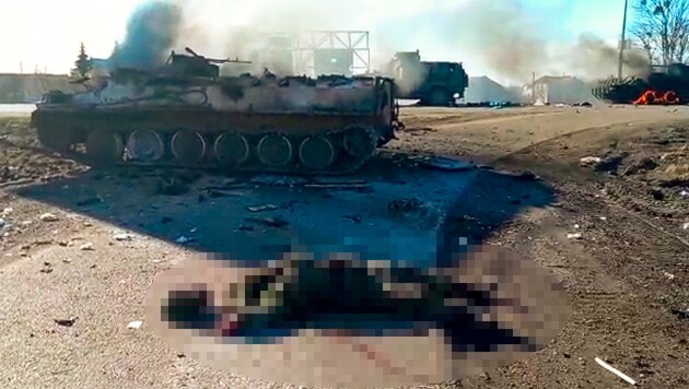 Die ukrainische Polizei veröffentlichte Aufnahmen von getöteten Soldaten und zerstörten Panzern in der Ostukraine. (Bild: Ukrainian Police Department Press Service)