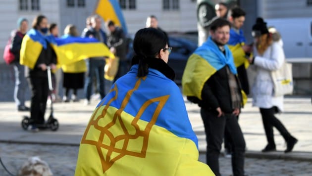 Eine Solidaritätskundgebung für die Ukraine in Wien (Bild: APA/Roland Schlager)