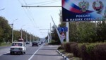 Ein Plakat mit der Aufschrift „Russland in unseren Herzen“ am Straßenrand von Tiraspol, der Hauptstadt von Transnistrien, der abtrünnigen prorussischen Region der Republik Moldau an der Ostgrenze zur Ukraine (Bild: AFP)