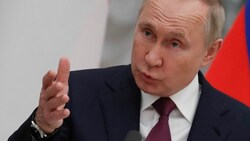 Putin sieht sich beim Einmarsch in die Ukraine weiterhin im Recht. (Bild: AP/Yuri Kochetkov)