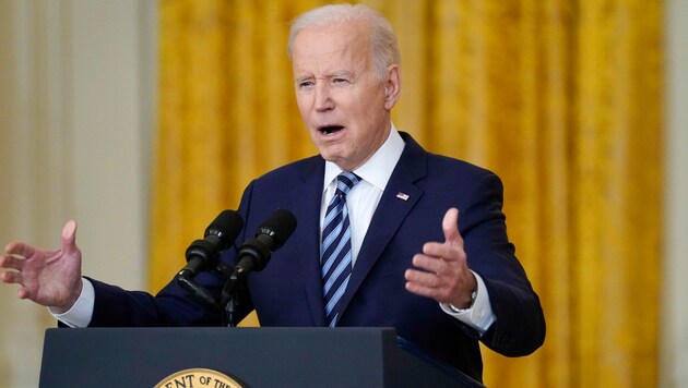 Joe Biden will Putin für seine Aggression hart strafen - aber nicht militärisch. (Bild: AP)