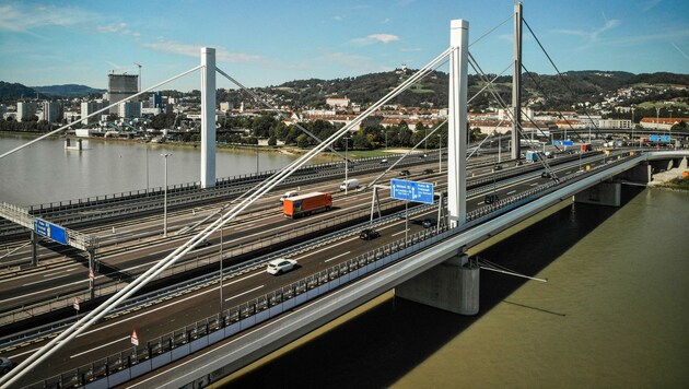 Die groß angelegte Sanierung der Linzer Voest-Brücke steht an. (Bild: Markus Wenzel)