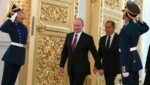 Auch Russlands Präsident Wladimir Putin und Außenminister Sergej Lawrow persönlich sind von den neuen EU-Maßnahmen betroffen. (Bild: AP)