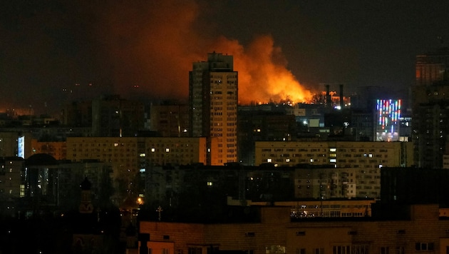 Tag 3 der Invasion Russlands in der Ukraine. Kämpfe und Detonationen in Kiew sind bis ins Zentrum der Stadt zu hören. (Bild: Reuters)