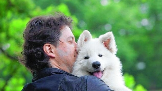 Wolfgang Niegelhell mit seinem Hund Amadeus (Bild: privat)