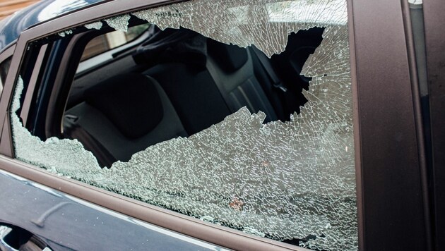 The police warn: car break-ins are often child's play for criminals (symbolic image). (Bild: Canva (Symbolbild))