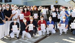 Überlastung gehört für Pflegekräfte bereits zum Alltag, Betroffene des Pflegezentrums in Ybbs demonstrierten diese Woche (Bild: Crepaz Franz)