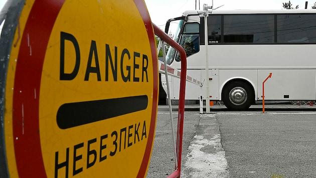 Warnschild an der Grenze der Tschernobyl-Sperrzone (Bild: APA/AFP/Genya SAVILOV)