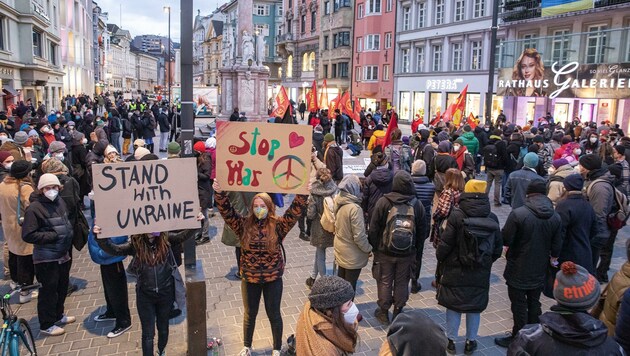 Demonstrationen für ein Ende des Ukraine-Krieges am Samstag in Innsbruck (Bild: Christian Forcher)