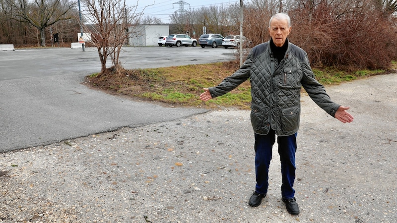 Hans Jörg Schimanek fordert den Erhalt der Kurzparkzone. (Bild: Jöchl Martin)