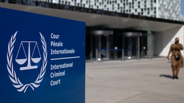 El Tribunal Penal Internacional de La Haya (en la imagen) ha emitido órdenes de detención contra dos altos cargos rusos. (Bild: AP)