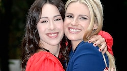 Aurora Ramazzotti und Michelle Hunziker (Bild: Flavio Lo Scalzo / AGF / picturedesk.com)