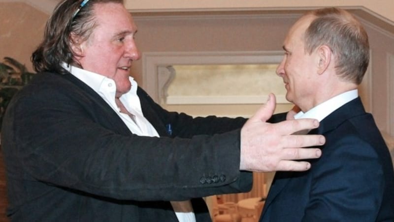 Gerard Depardieu bei einem Treffen mit Russlands Präsident Putin im Jahr 2013 (Bild: AFP)