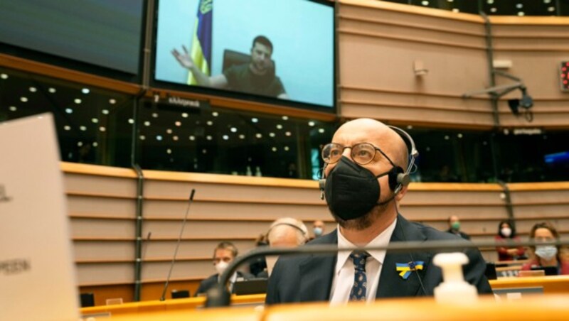 Selenskyj erfuhr mit seiner Rede vor dem EU-Parlament große Zustimmung. (Bild: AP/Virginia Mayo)