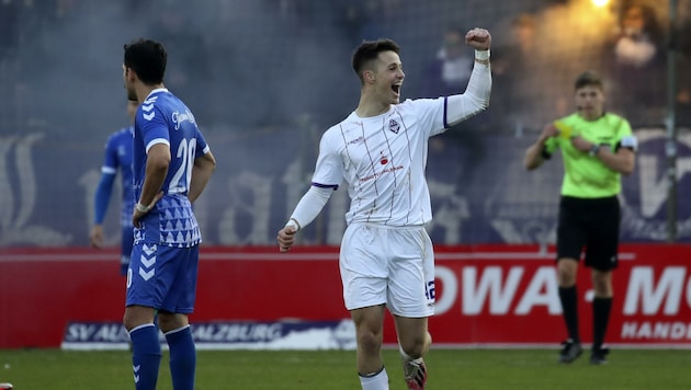 Im letzten Spiel der Hinrunde traf Din Nail Rahmanovic (re.) zum ersten Mal für Austria Salzburg in der Regionalliga Salzburg. (Bild: Tröster Andreas)