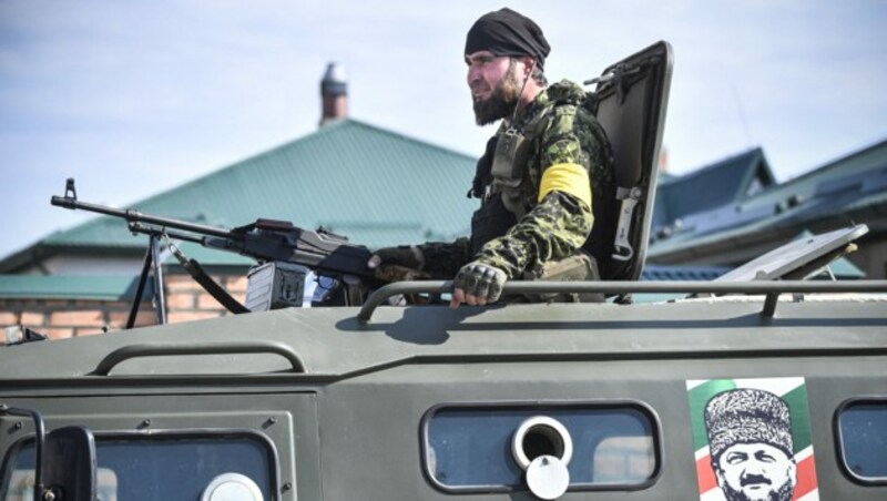 Ein tschetschenisches Mitglied einer Spezialtruppe im Jahr 2019 (Bild: AFP)