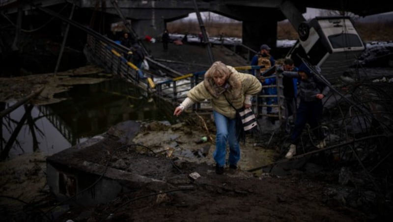 Hunderttausende Ukrainer sind bereits aus den Kriegsgebieten geflohen. (Bild: AP)