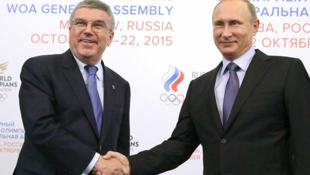 IOC-Präsident Thomas Bach und Vladimir Putin (Bild: AFP )