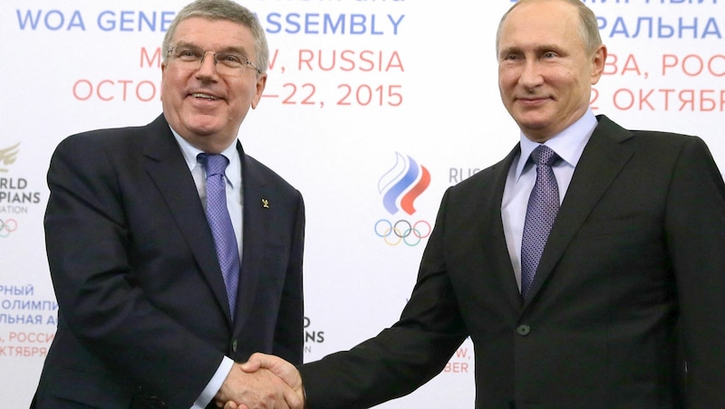 Rubbeln fürs Dinner mit Thomas Bach und Wladimir Putin. (Bild: AFP )