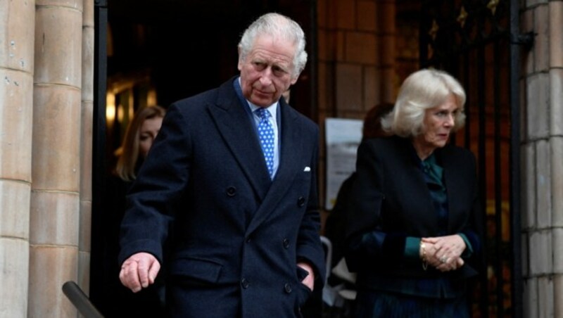 Prinz Charles und Herzogin Camilla nach dem Besuch der ukrainischen Kathedrale in London (Bild: AFP)