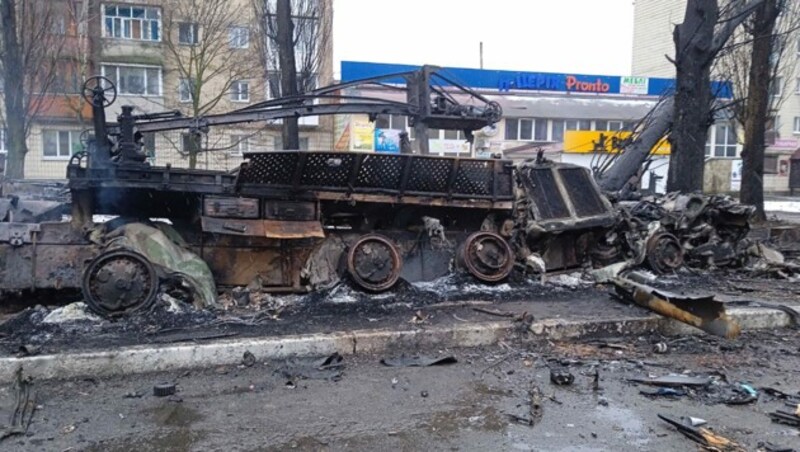 Zerstörte Militärfahrzeuge in Borodjanka, einem Vorort von Kiew. (Bild: AFP)