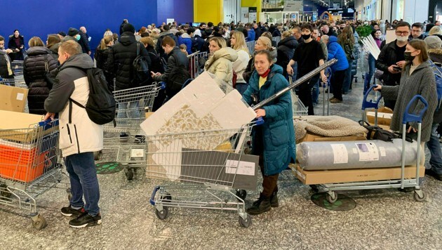 Ikea-Filialen in Russland haben dicht gemacht, zuvor wurden sie noch gestürmt. (Bild: AP)