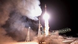 Bild aus besseren Tagen: Eine russische Soyuz-2.1b-Rakete startet mit britischen OneWeb-Satelliten vom kasachischen Kosmodrom in Baikonur ins All. (Bild: AFP)