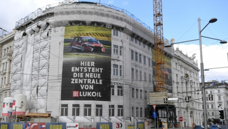 In Wien befindet sich die Zentrale des russischen Ölkonzerns Lukoil derzeit in Bau - Schüssel wird dort künftig keine tragende Rolle mehr spielen. (Bild: APA/ROLAND SCHLAGER)