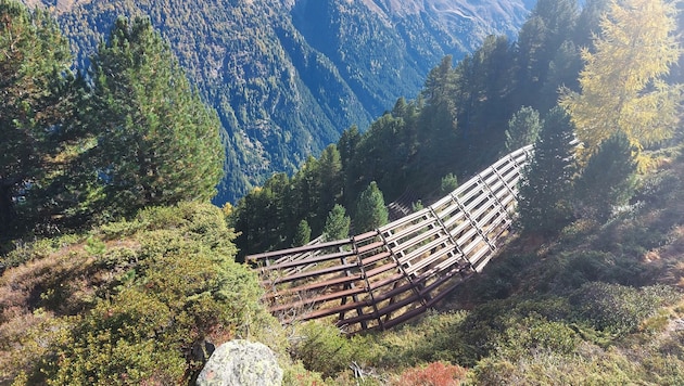 Technische Lawinenverbauungen werden überall dort errichtet, wo der Schutzwald seine Funktion nicht erfüllen kann. Natürliche Schutzmaßnahmen haben in Tirol Priorität. (Bild: WLV)