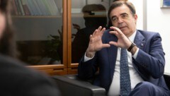 EU-Kommissionsvizepräsident und Kommissar für Migrationsthemen, Margaritis Schinas, beim „Krone“-Interview (Bild: EU-Kommission)