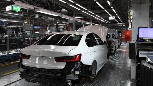 Autoproduktion BMW (Bild: APA/AFP/Christof STACHE)