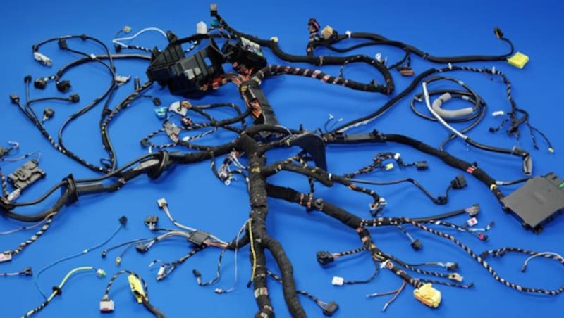 Ein Kabelbaum ist so etwas wie das Nervensystem eines Autos. Jeder ist ein Unikat. (Bild: Leoni)