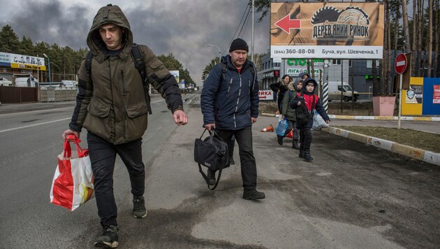 Geflüchtete sind in Europa weiterhin äußerst ungleich verteilt. (Bild: AP/Oleksandr Ratushniak)