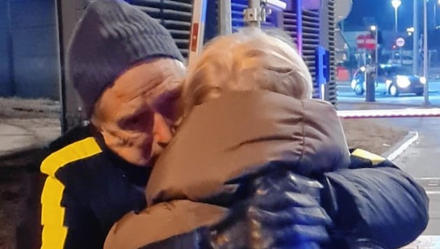 Benno Azzolini und seine Frau Larysa konnten einander nach bangen Stunden in die Arme schließen. Sie wollen jetzt auch anderen Menschen helfen. (Bild: zVg)