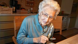 Die 100-jährige Viktoria Löffler erinnert sich. (Bild: Sepp Pail)