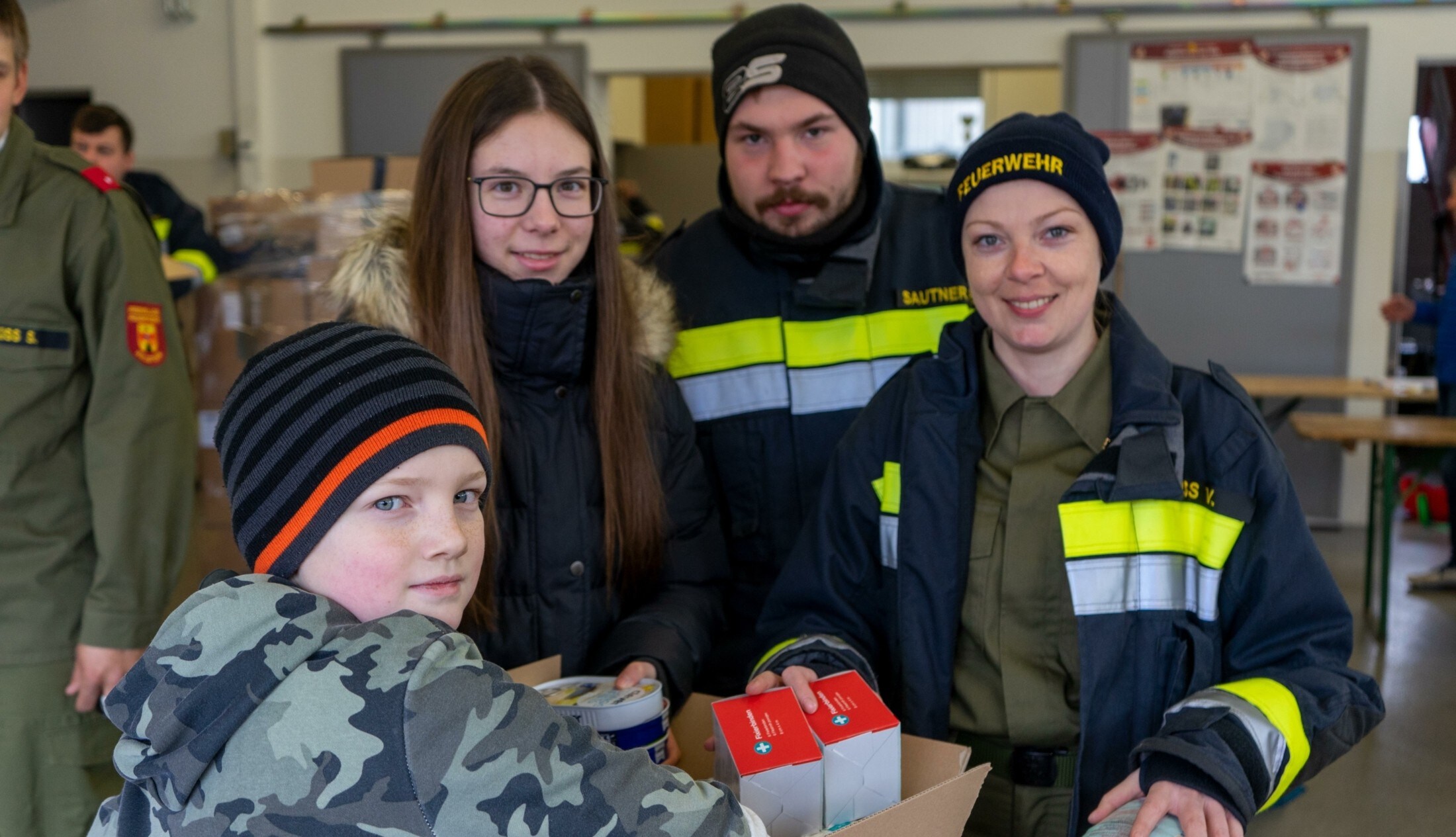 195 Feuerwehren Dabei - Riesenandrang Bei Spendenaktion Für Ukraine ...