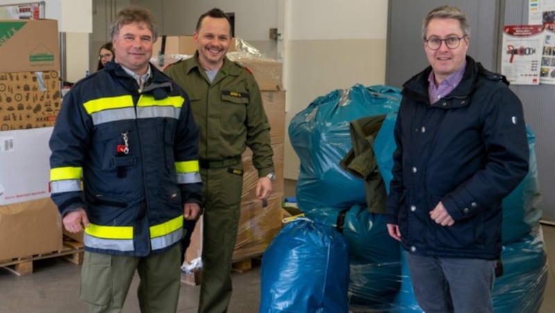 Jede Menge Hilfsgüter nahm die Feuerwehr Halbturn entgegen. (Bild: Charlotte Titz)