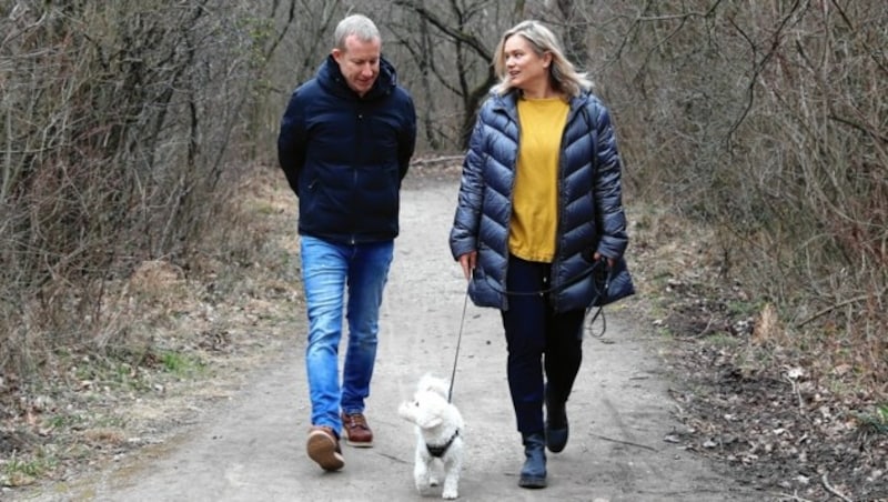 Corinna Milborn mit „Krone“-Redakteur Stefan Weinberger (Bild: Zwefo)