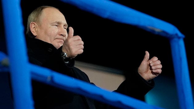 Auf China kann sich Putin scheinbar noch verlassen. (Bild: AP/Sue Ogrocki)